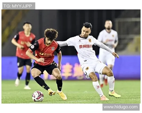 武汉足球队在邀请赛中以100分稳居积分榜首位展现强劲实力